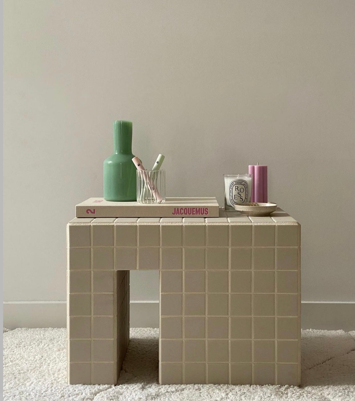 Mastering the ‘hot girl side table’